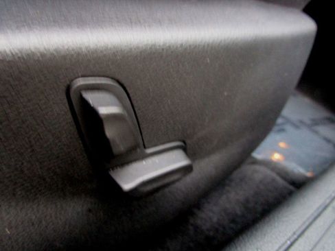 Used 2013 Mercedes-Benz C 250 Sedan image 33