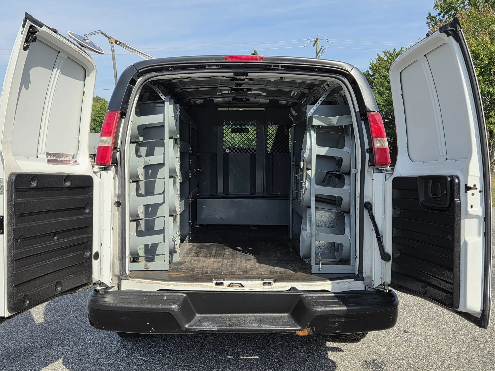Used 2016 Chevrolet Express 3500 RWD image 18