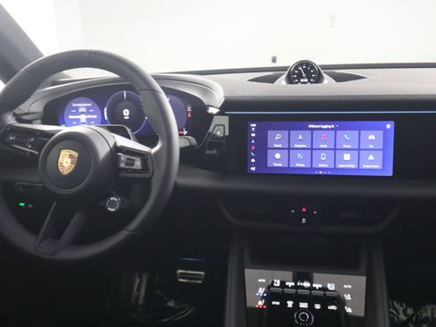 New 2026 Porsche Macan Electric RWD image 19