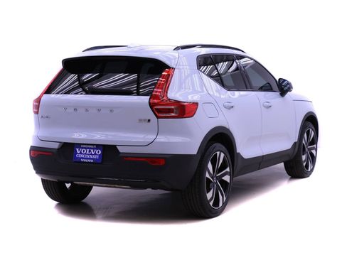 Certified 2024 Volvo XC40 B5 Plus w/ Protection Package Premier image 8