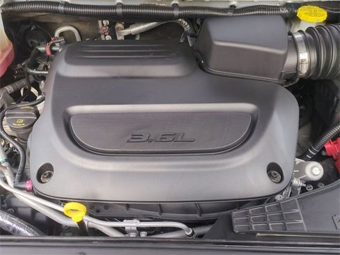 Used 2024 Chrysler Pacifica Touring-L image 25