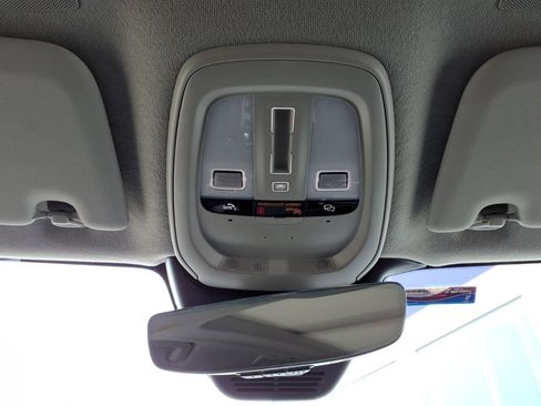 Certified 2023 Volvo XC40 B5 Plus w/ Climate Package image 21