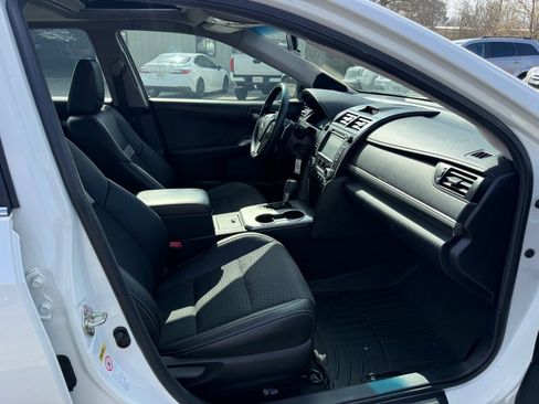 Used 2014 Toyota Camry SE image 15