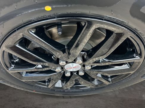 Used 2018 GMC Acadia SLE w/ Driver Alert Package I AWD/4WD image 17