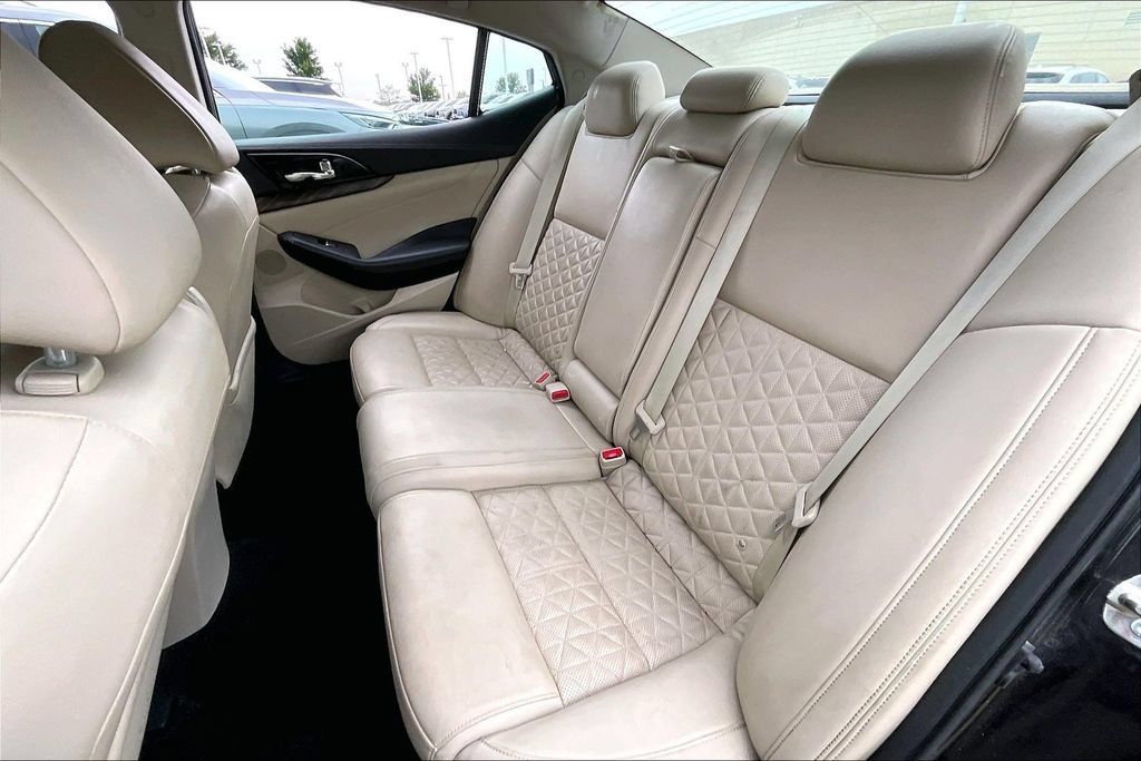 Used 2016 Nissan Maxima Platinum FWD image 32