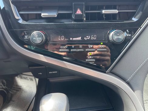 Used 2022 Toyota Camry SE FWD image 19