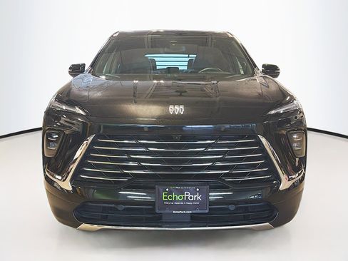 Used 2025 Buick Enclave Preferred image 2