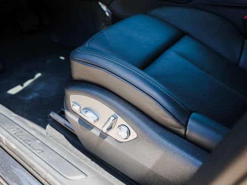Certified 2025 Porsche Macan AWD/4WD image 14
