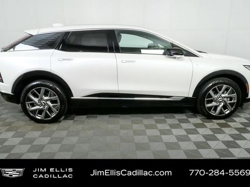 Certified 2025 Cadillac Optiq Luxury 2 w/ LPO, Floor Liner Package image 28