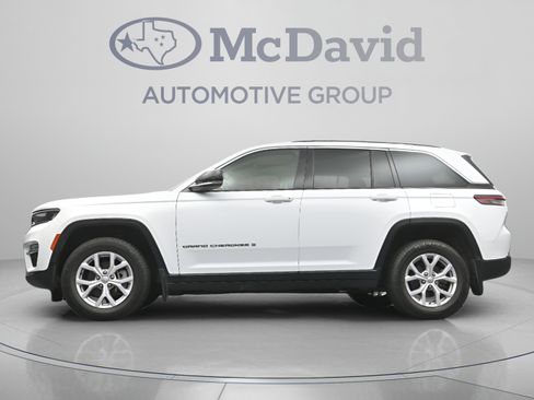Used 2022 Jeep Grand Cherokee Limited w/ Trailer Tow Prep Group (B) AWD/4WD image 31