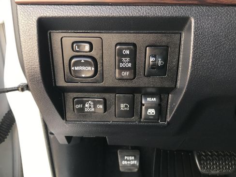 Used 2018 Toyota Tundra Limited w/ Limited Premium Package AWD/4WD image 18