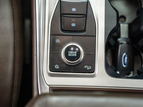 Certified 2022 Ford Explorer King Ranch w/ Premium Technology Package AWD/4WD image 31