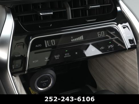 Used 2024 Toyota Venza Limited AWD/4WD image 18