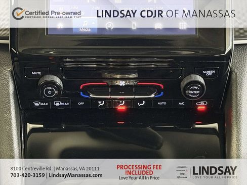 Used 2023 Jeep Grand Cherokee Laredo AWD/4WD image 29