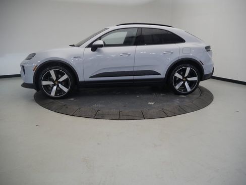 New 2026 Porsche Macan 4 Electric AWD/4WD image 2