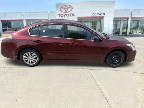 Used 2010 Nissan Altima 2.5 S FWD image 2