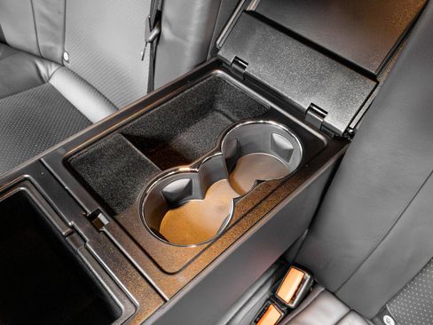 Used 2016 Jaguar XJ R image 24