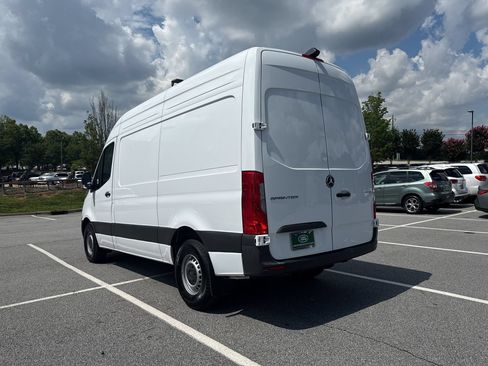 Used 2025 Mercedes-Benz Sprinter 2500 image 3