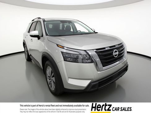 Used 2025 Nissan Pathfinder SV image 1