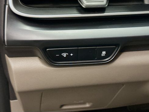 Used 2026 Kia Carnival FWD image 17