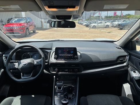 Used 2025 Nissan Rogue SV AWD/4WD image 35