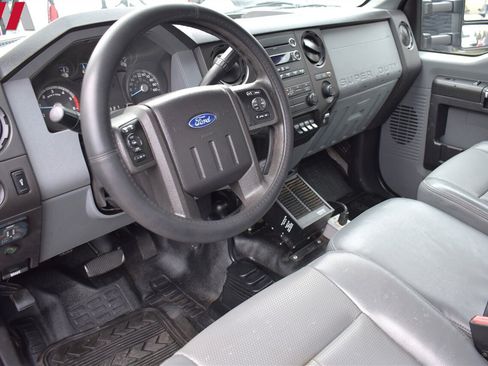 Used 2016 Ford F550 4x4 Regular Cab Super Duty image 3
