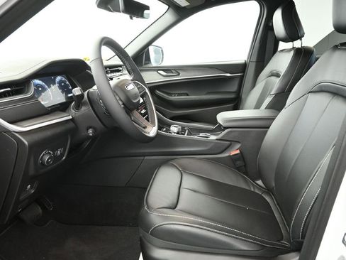 Used 2025 Jeep Grand Cherokee Limited w/ Luxury Tech Group II image 17