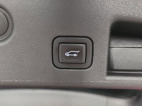 Used 2023 Chevrolet Equinox Premier image 41