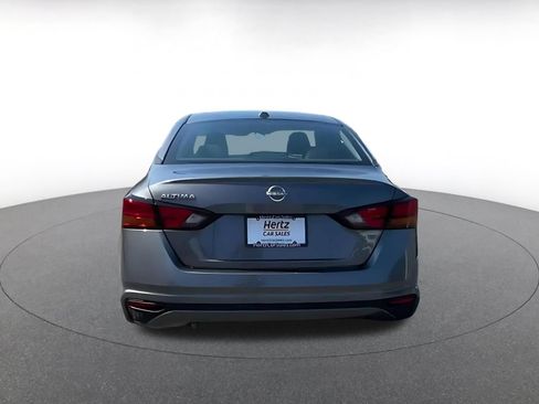 Used 2025 Nissan Altima 2.5 SV FWD image 12