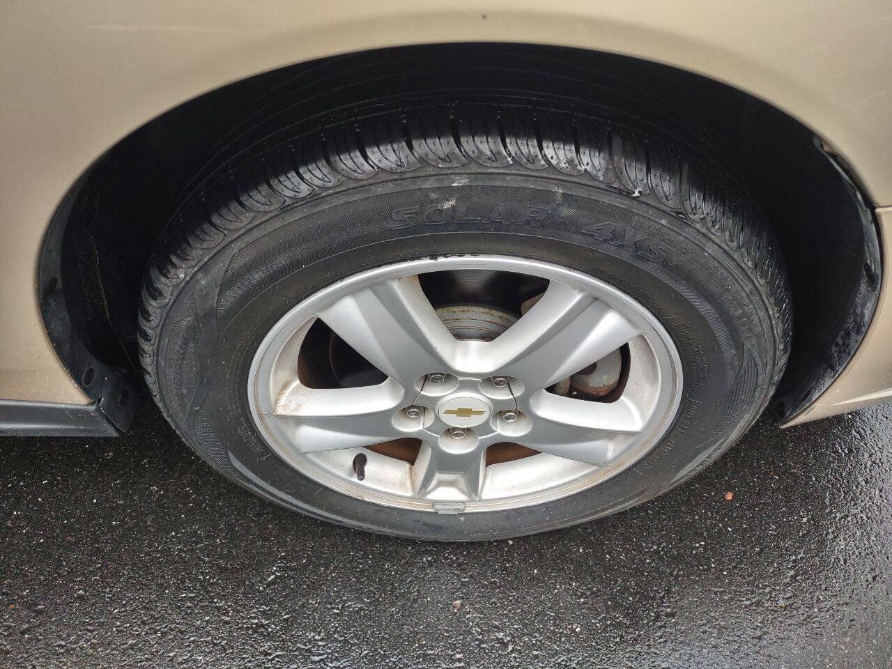 Used 2005 Chevrolet Malibu LS FWD image 32