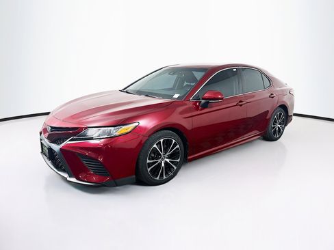 Used 2018 Toyota Camry SE w/ Convenience Package FWD image 3
