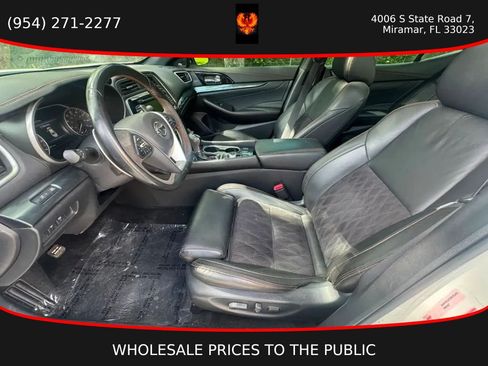 Used 2020 Nissan Maxima SR w/ Sport Mat Group FWD image 11