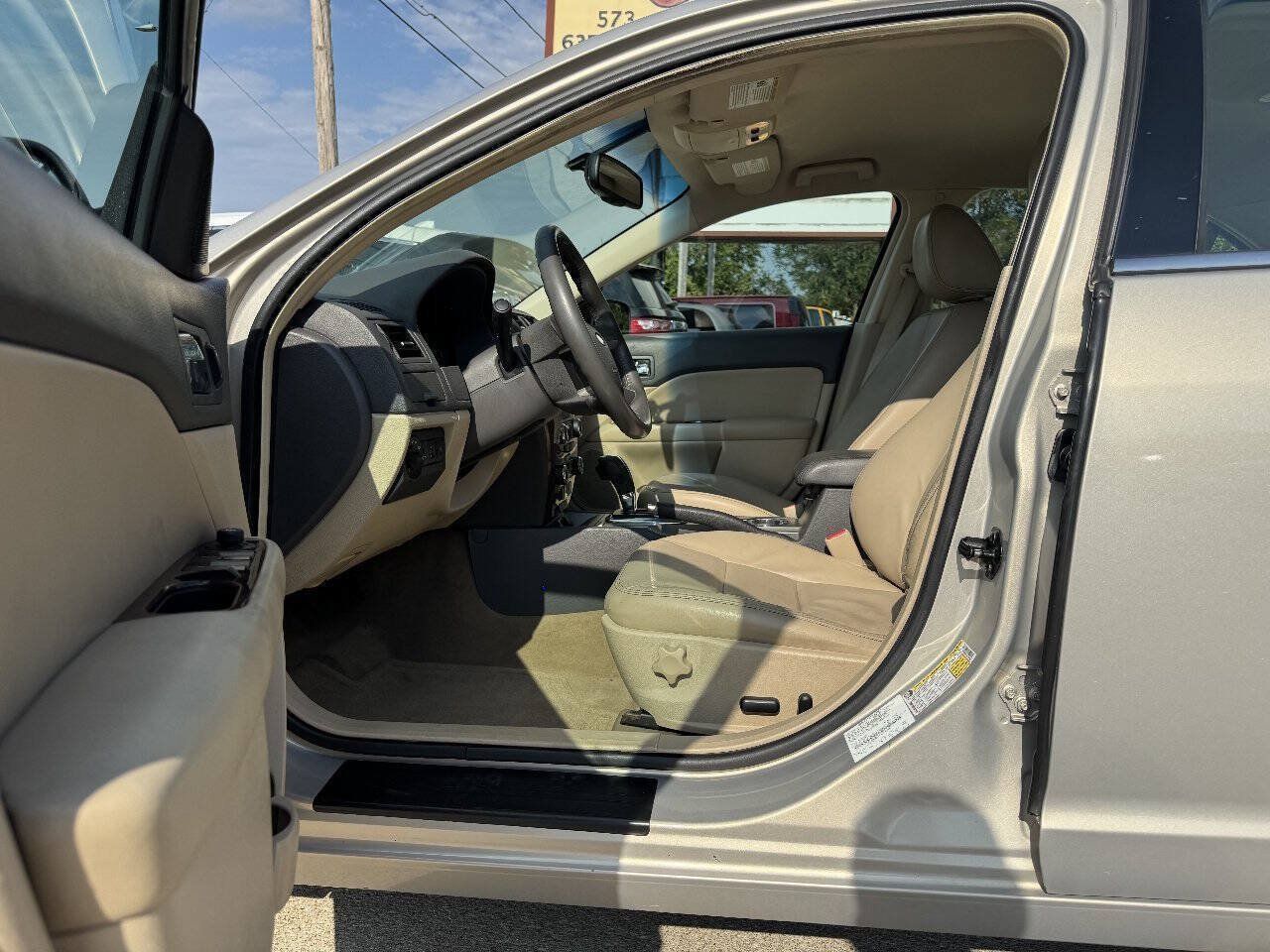 Used 2010 Ford Fusion SEL FWD image 10