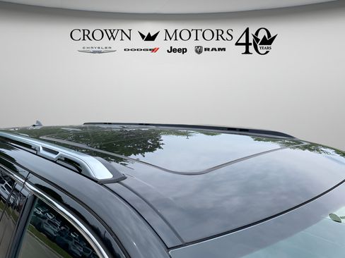 Used 2024 Jeep Wagoneer L Series III w/ Premium Group I AWD/4WD image 8