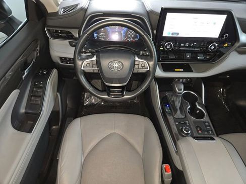 Used 2023 Toyota Highlander Limited AWD/4WD image 17