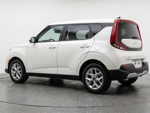 Used 2025 Kia Soul LX w/ LX Technology Package FWD image 6