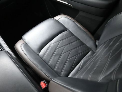 Used 2023 Nissan Pathfinder Platinum image 11