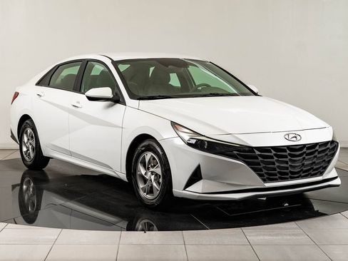 Used 2021 Hyundai Elantra SE FWD image 12