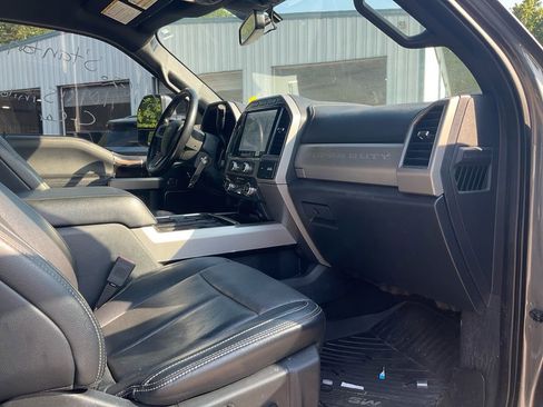 Used 2022 Ford F350 Lariat w/ Lariat Value Package AWD/4WD image 11