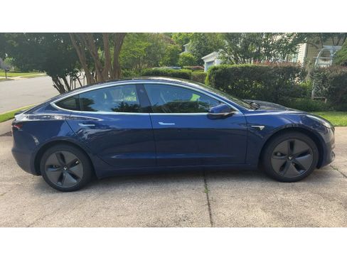 Used 2018 Tesla Model 3 Long Range RWD image 3