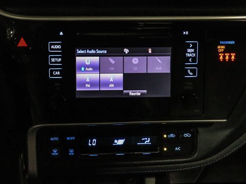Certified 2018 Toyota Corolla SE w/ Carpet Mat Package (TMS) FWD image 16