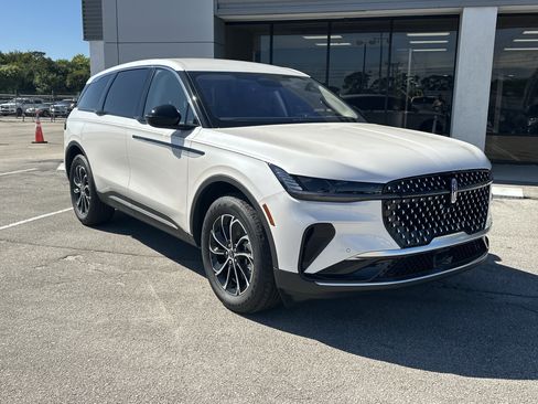 New 2026 Lincoln Nautilus Premier image 4