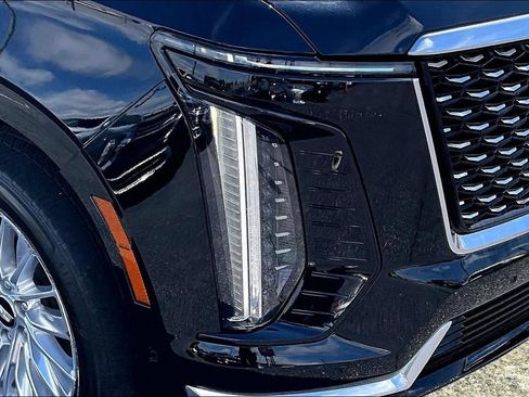 Used 2025 Cadillac Escalade Premium Luxury AWD/4WD image 33