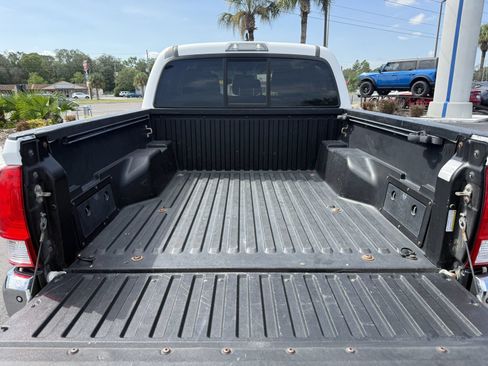 Used 2017 Toyota Tacoma SR5 RWD image 11