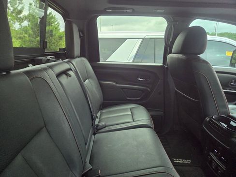 Used 2021 Nissan Titan PRO-4X w/ Pro-4x Convenience Package AWD/4WD image 9
