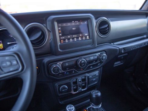 Used 2023 Jeep Wrangler Unlimited AWD/4WD image 12