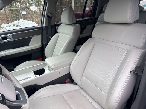 Used 2024 Hyundai Santa Fe Limited image 15