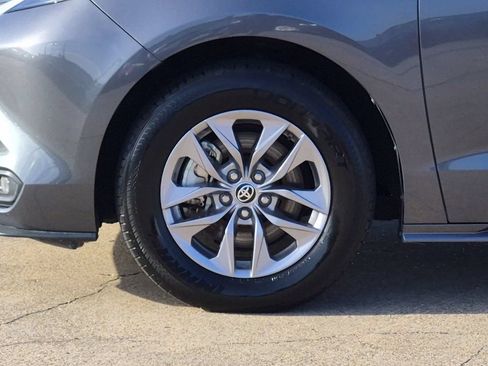 Used 2025 Toyota Sienna XLE FWD image 29
