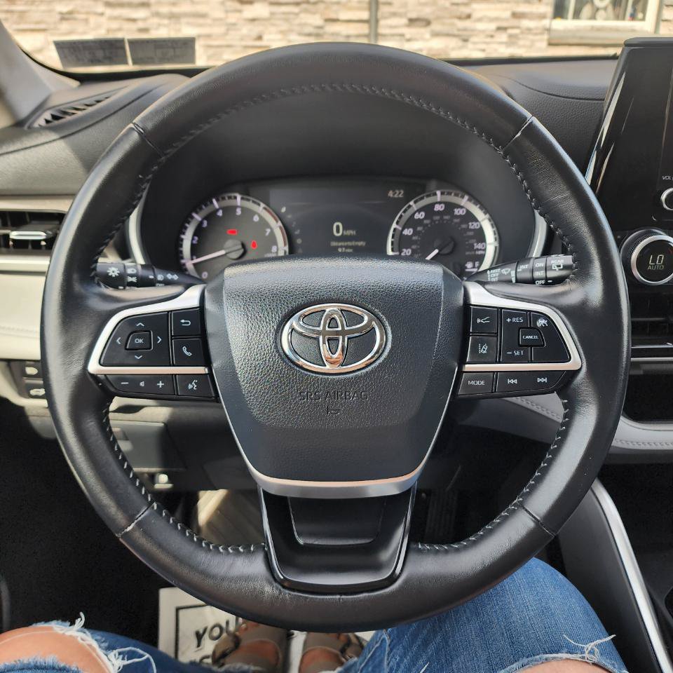 Used 2024 Toyota Highlander XLE FWD image 7