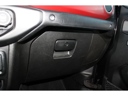 Certified 2022 Jeep Gladiator Rubicon w/ Cold Weather Group image 27